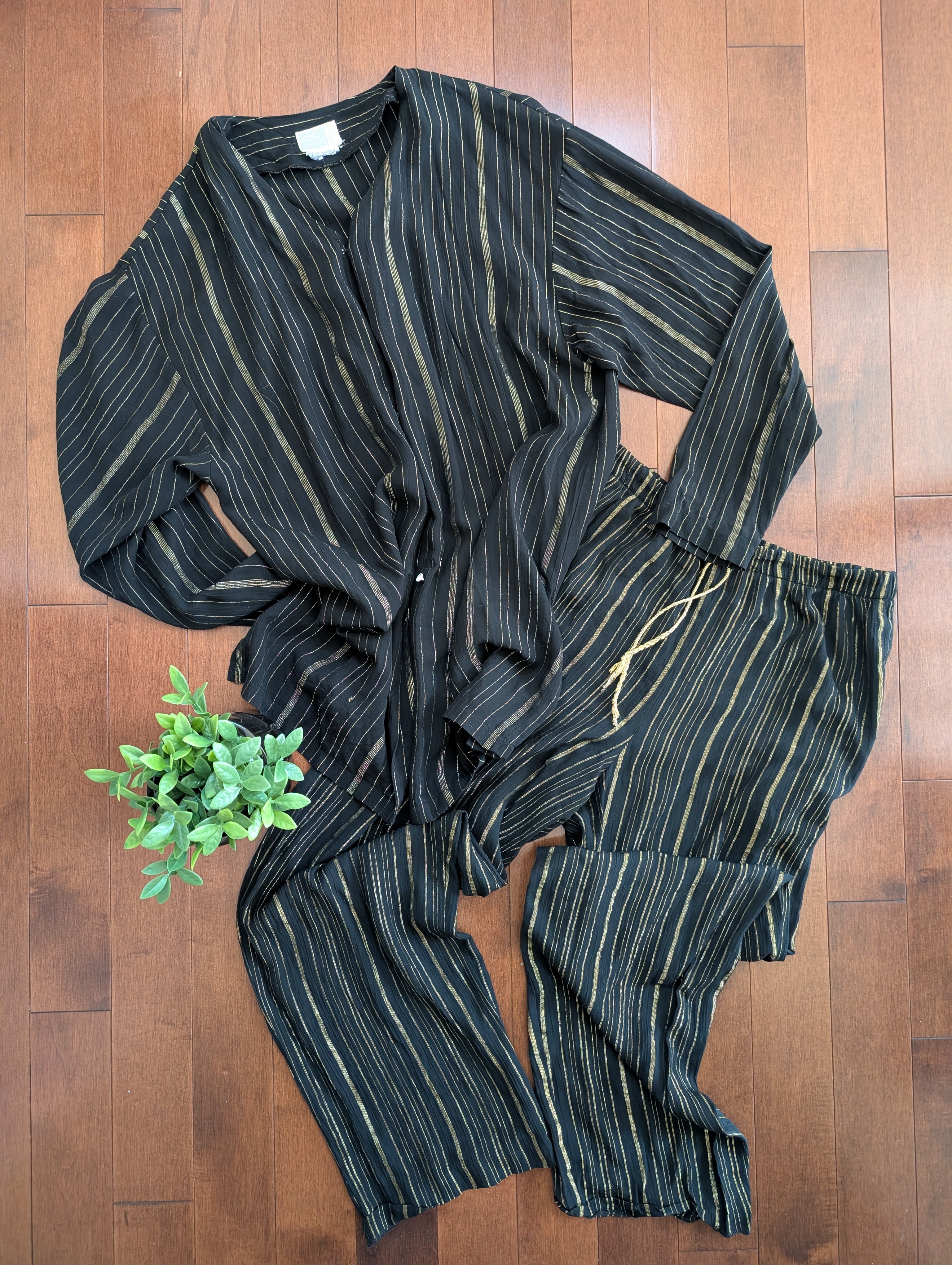 BLACK & GOLD 90s VINTAGE PJ LOUNGEWEAR SET