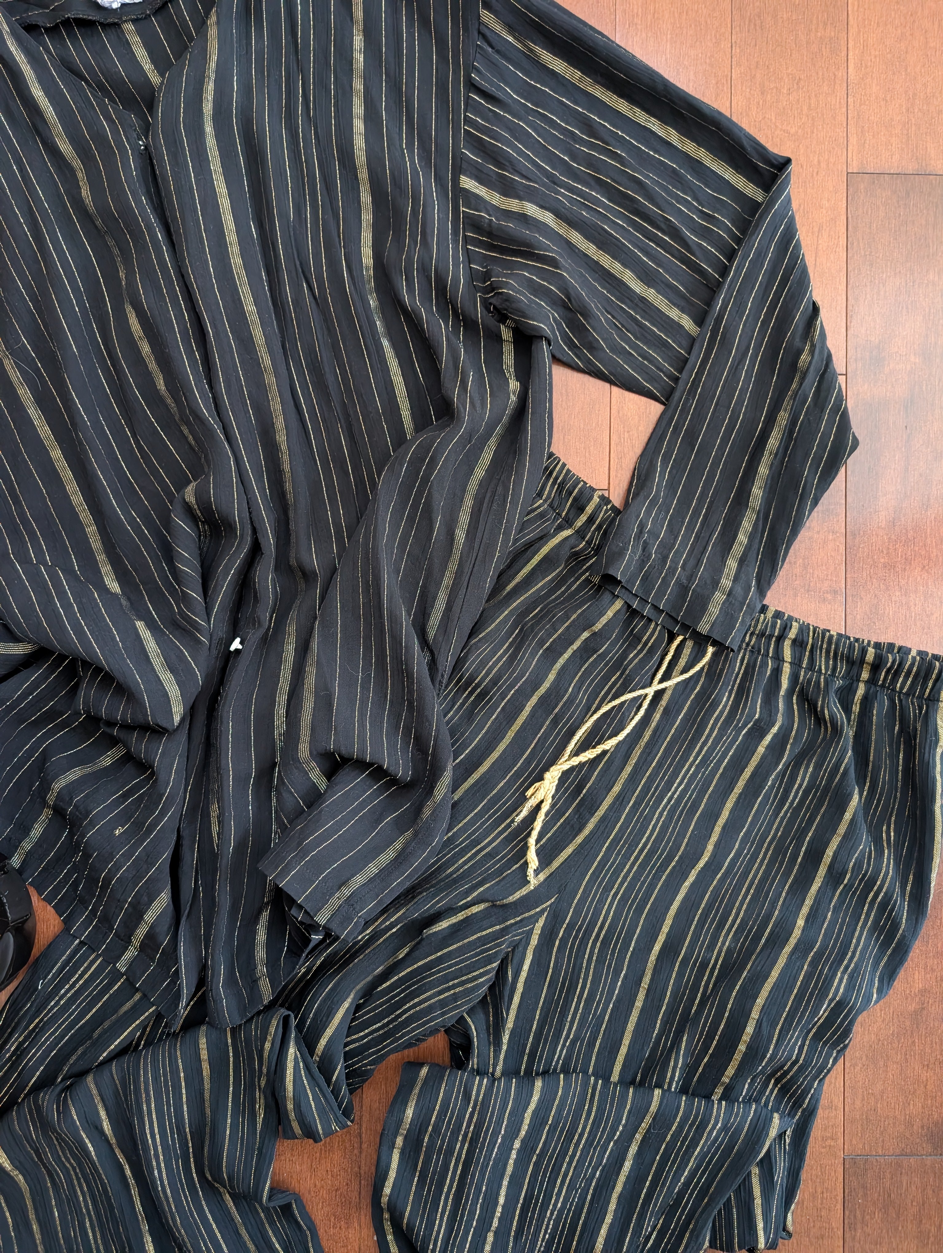 BLACK & GOLD 90s VINTAGE PJ LOUNGEWEAR SET
