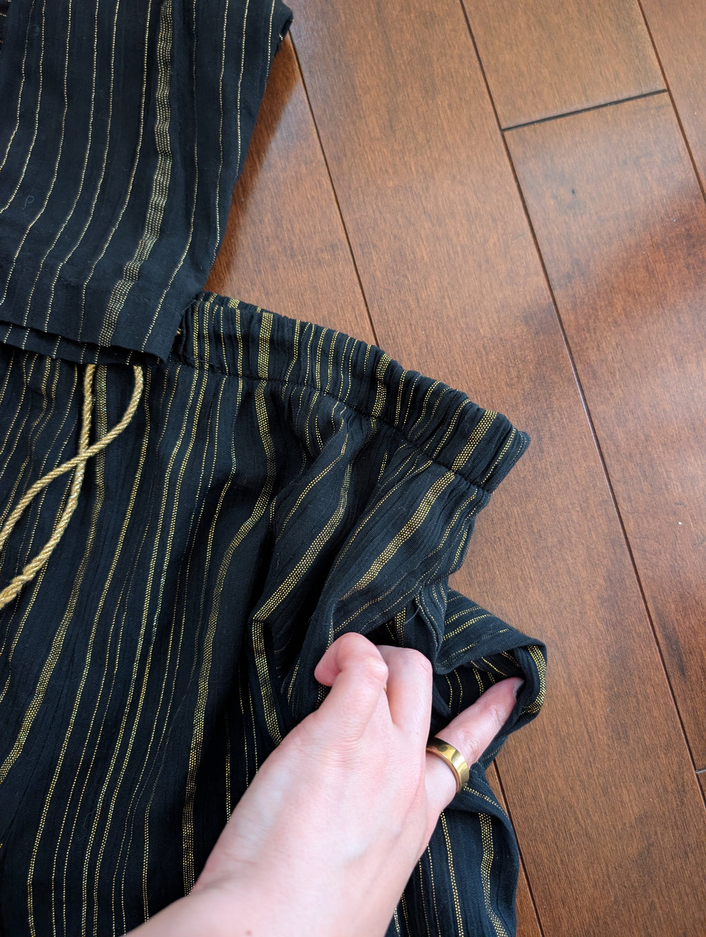 BLACK & GOLD 90s VINTAGE PJ LOUNGEWEAR SET