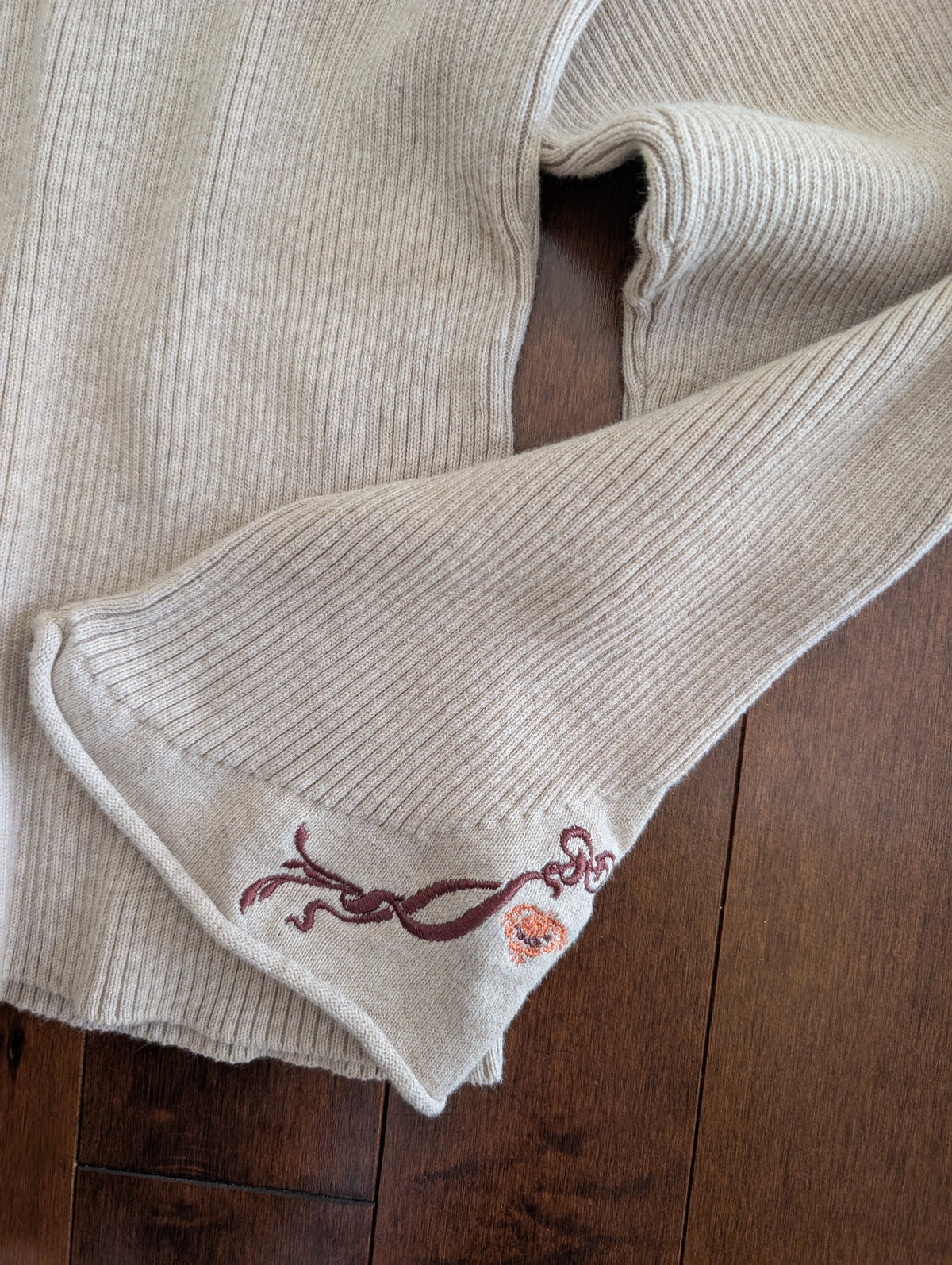WHIMSY FLORAL DETAIL VINTAGE SWEATER