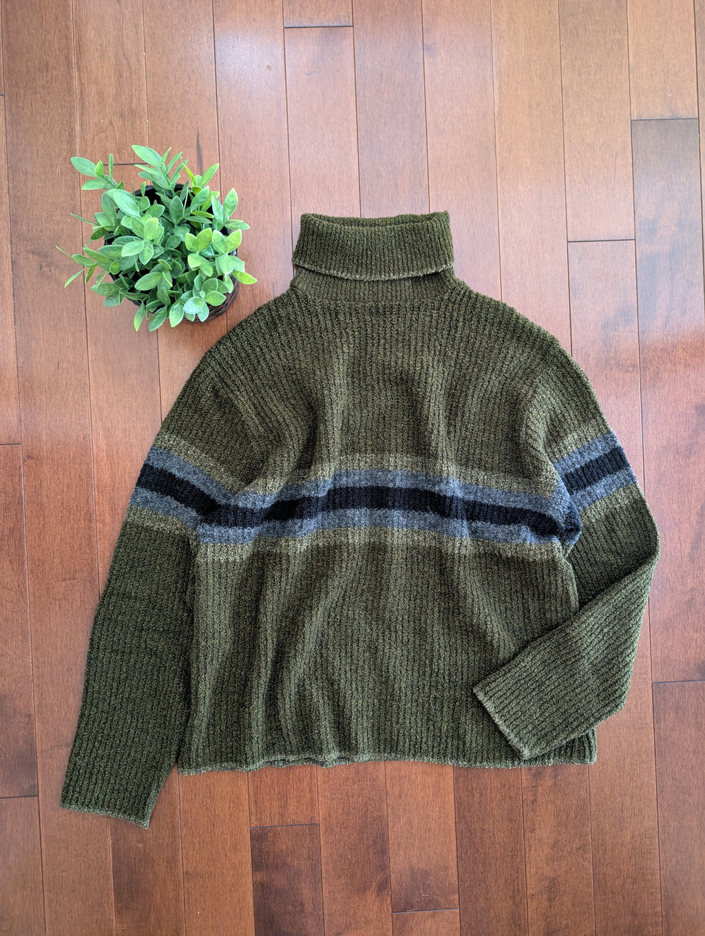DARK GREEN STRIPED VINTAGE TURTLENECK SWEATER