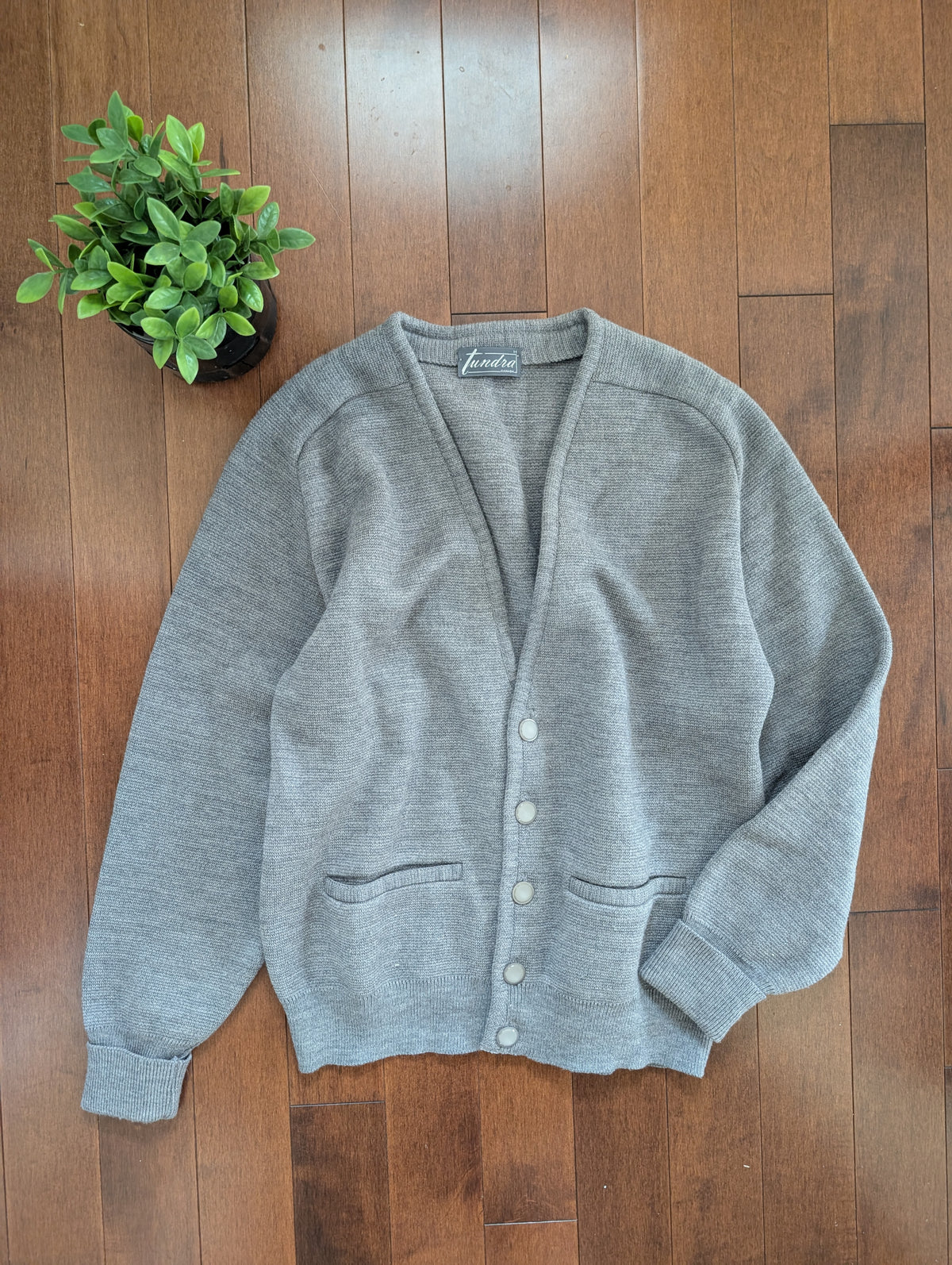 90s TUNDRA VINTAGE WOOL CARDIGAN SWEATER