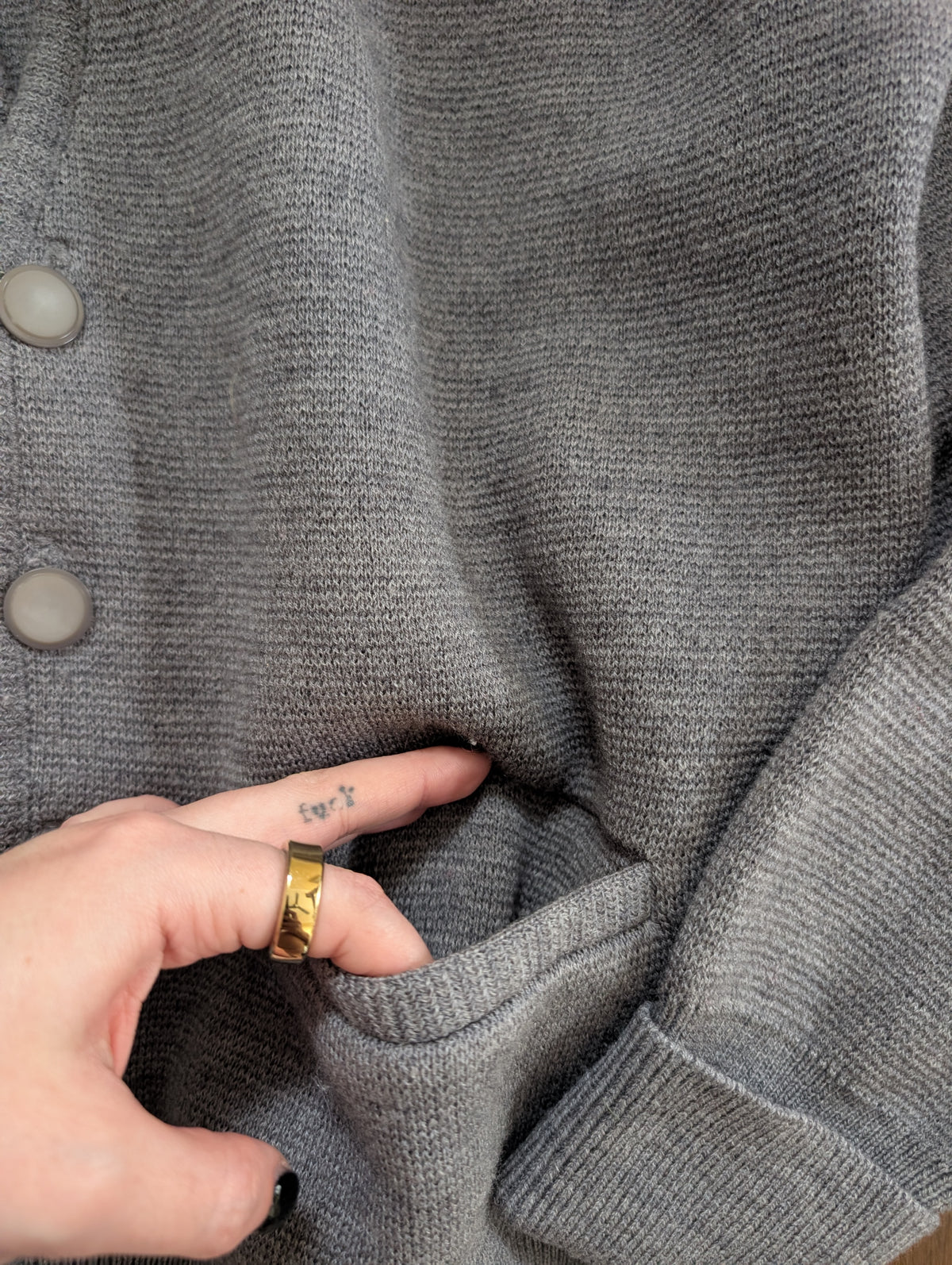 90s TUNDRA VINTAGE WOOL CARDIGAN SWEATER