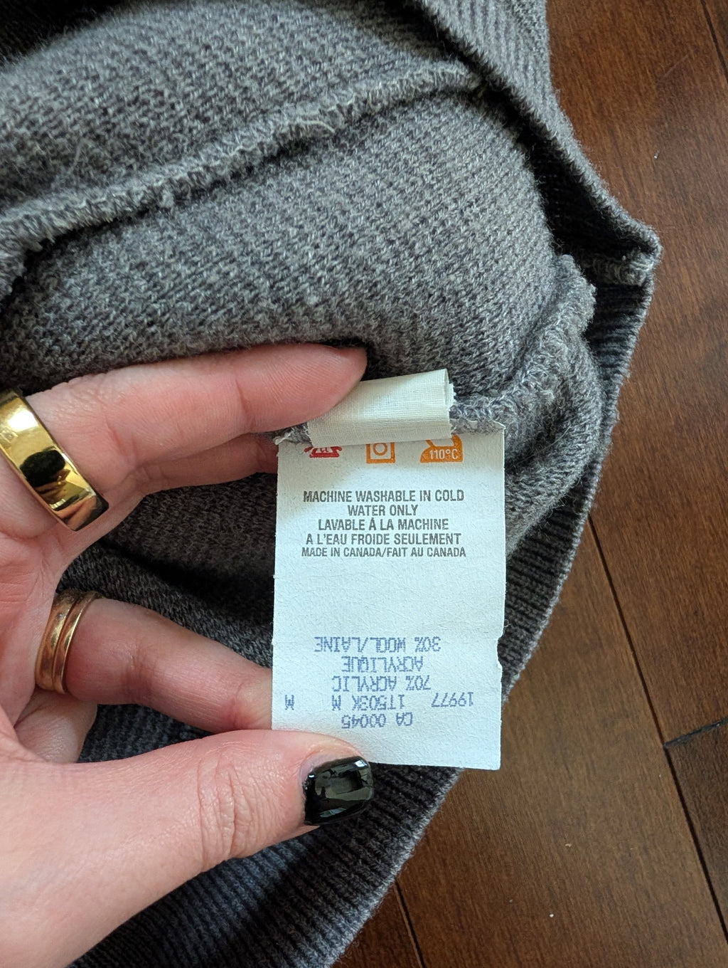 90s TUNDRA VINTAGE WOOL CARDIGAN SWEATER