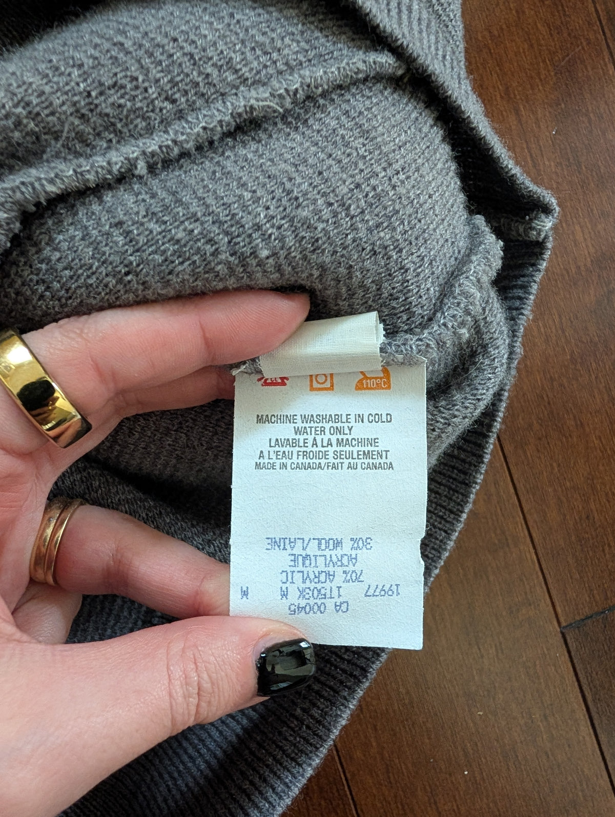 90s TUNDRA VINTAGE WOOL CARDIGAN SWEATER