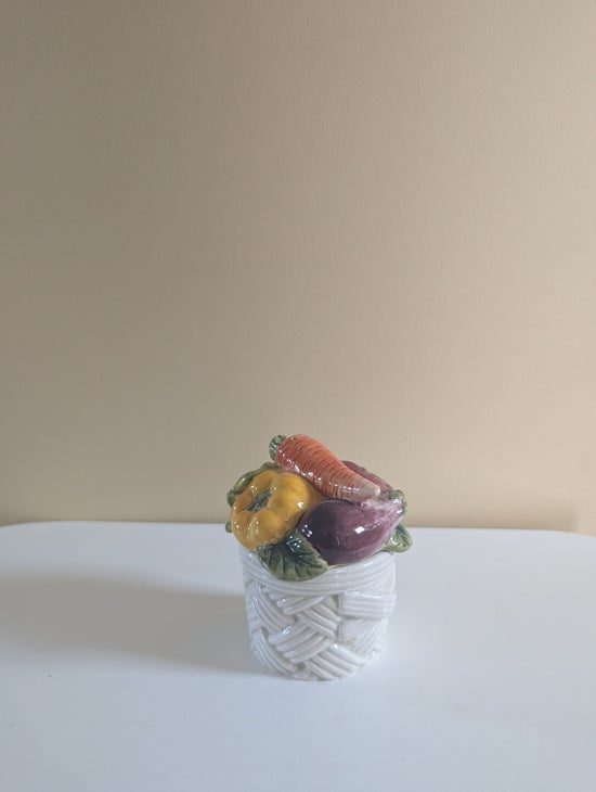 FITZ & FLOYD 1995 VEGTABLE BASKET CERAMIC VINTAGE SALT & PEPPER SHAKERS