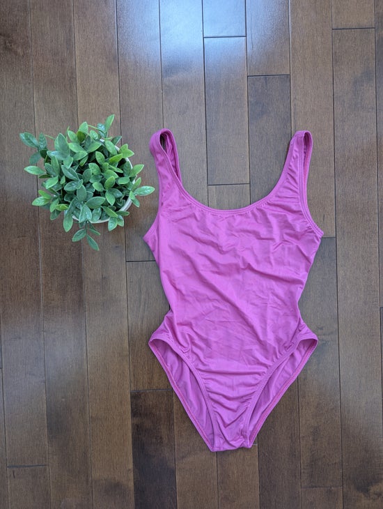 MAGENTA PINK RIBBEED VINTAGE 1990s SCOOP BACK ONE PIECE SWIMSUIT