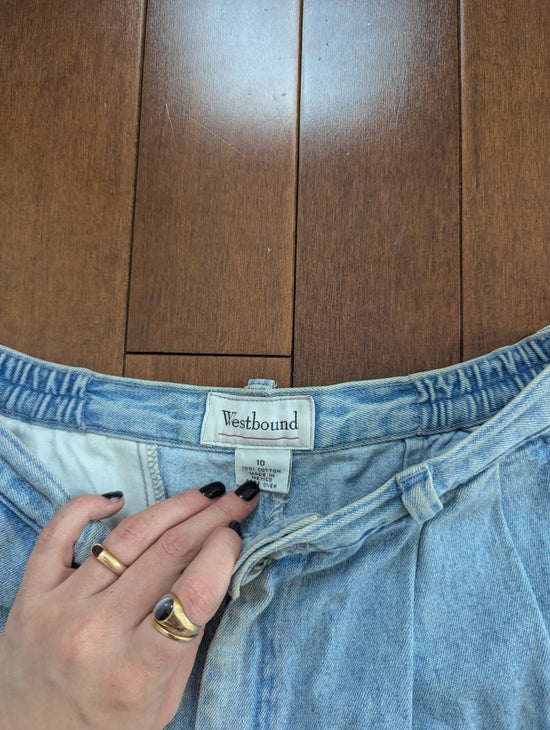 CLASSIC LIGHT WASH VINTAGE 1990s JEAN SHORTS