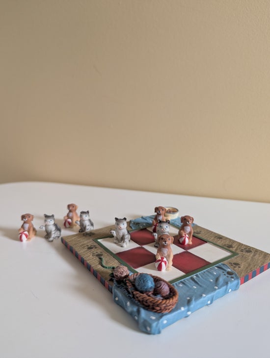 WORLDWISE CATS VS DOGS BEACH THEME VINTAGE TIC TAC TOE SET