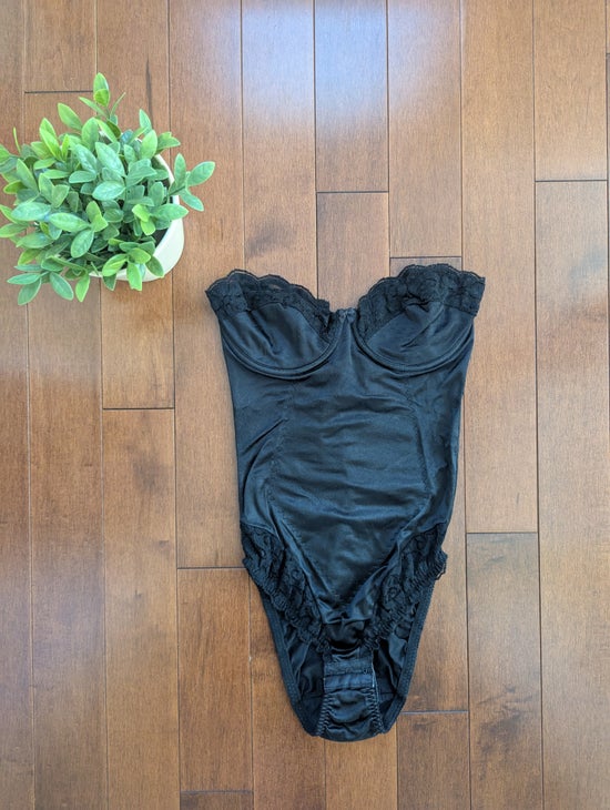 SATIN LACE DETAIL VINTAGE STRAPLESS BODYSUIT