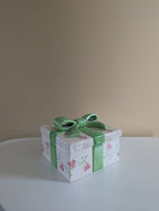 MANN 1970s PORCELAIN PRESENT GIFT BOX WITH BOW VINTAGE TRINKET BOX