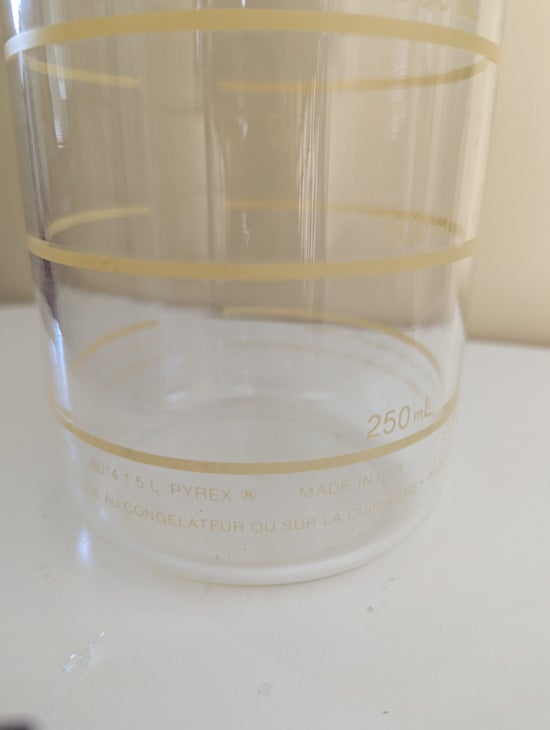 PYREX 8014 VINTAGE 1970s GLASS JUICE PITCHER CARAFE