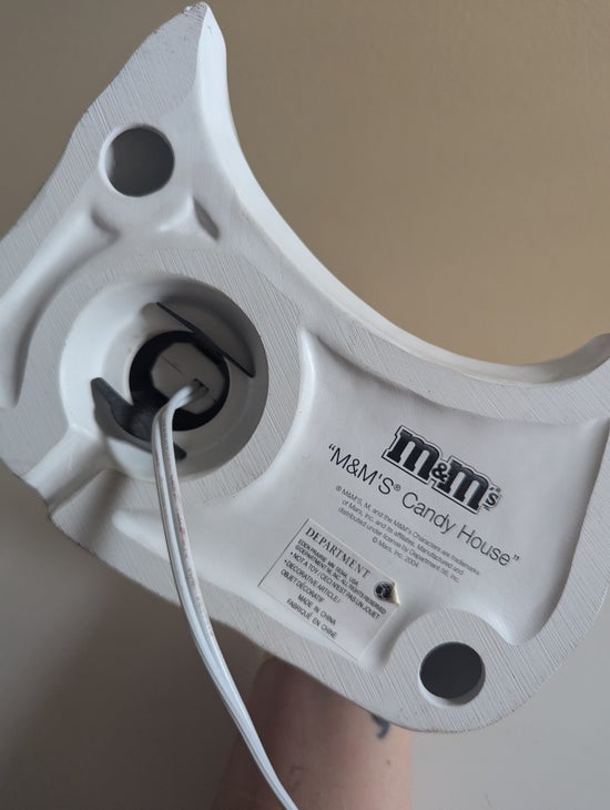 CHRISTMAS M&Ms Y2K 2004 VINTAGE LIGHT UP VILLAGE HOUSE