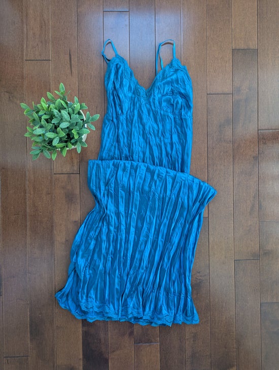 LE CHATEAU Y2K 2000S VINTAGE BLUE SATIN FLUTED MAXI DRESS