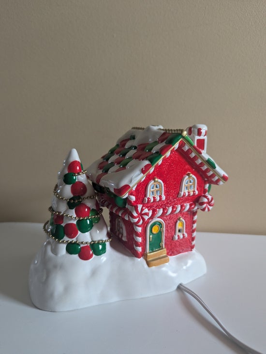 CHRISTMAS M&Ms Y2K 2004 VINTAGE LIGHT UP VILLAGE HOUSE