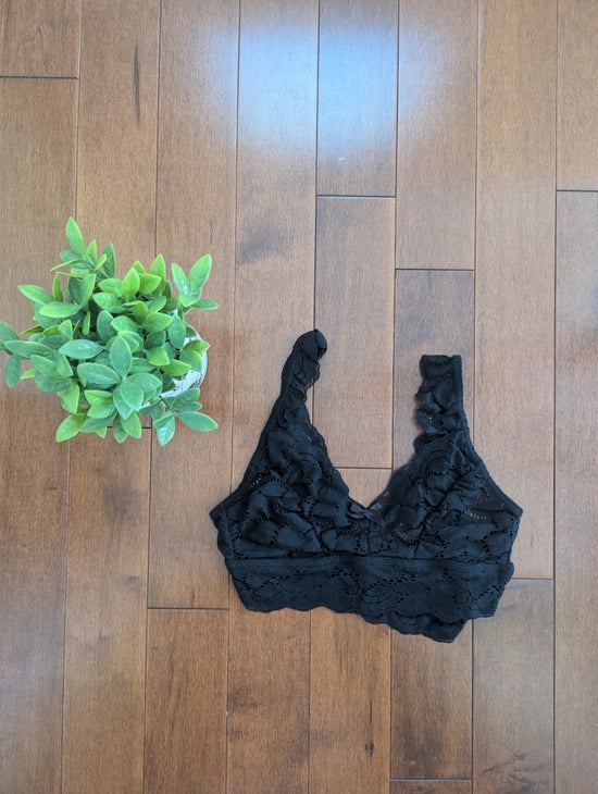 BLACK LACEY VINTAGE 1990s BRALETTE TOP
