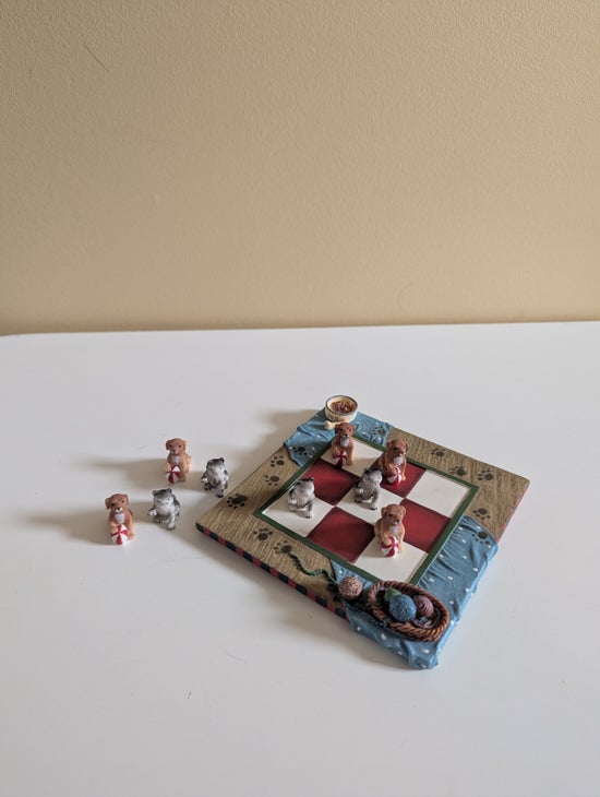 WORLDWISE CATS VS DOGS BEACH THEME VINTAGE TIC TAC TOE SET