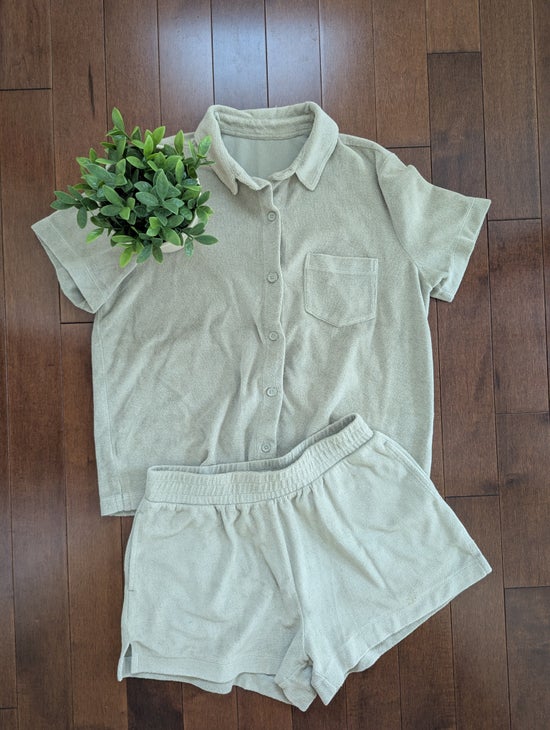 SIMONS SAGE GREEN VINTAGE Y2K TERRY CLOTH BUTTON UP TOP & SHORTS SET