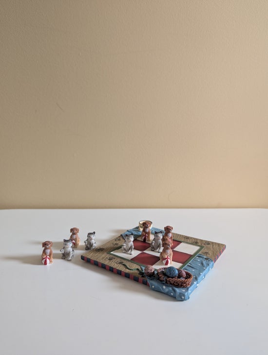 WORLDWISE CATS VS DOGS BEACH THEME VINTAGE TIC TAC TOE SET