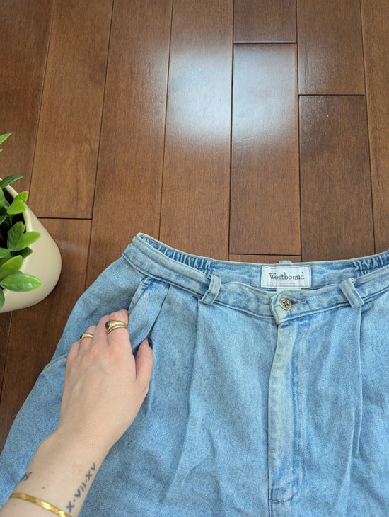 CLASSIC LIGHT WASH VINTAGE 1990s JEAN SHORTS