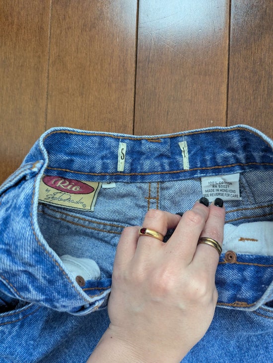 RIO SAMPLE 1990s MEDIUM WASH BUTTON UP DETAIL VINTAGE JEANS
