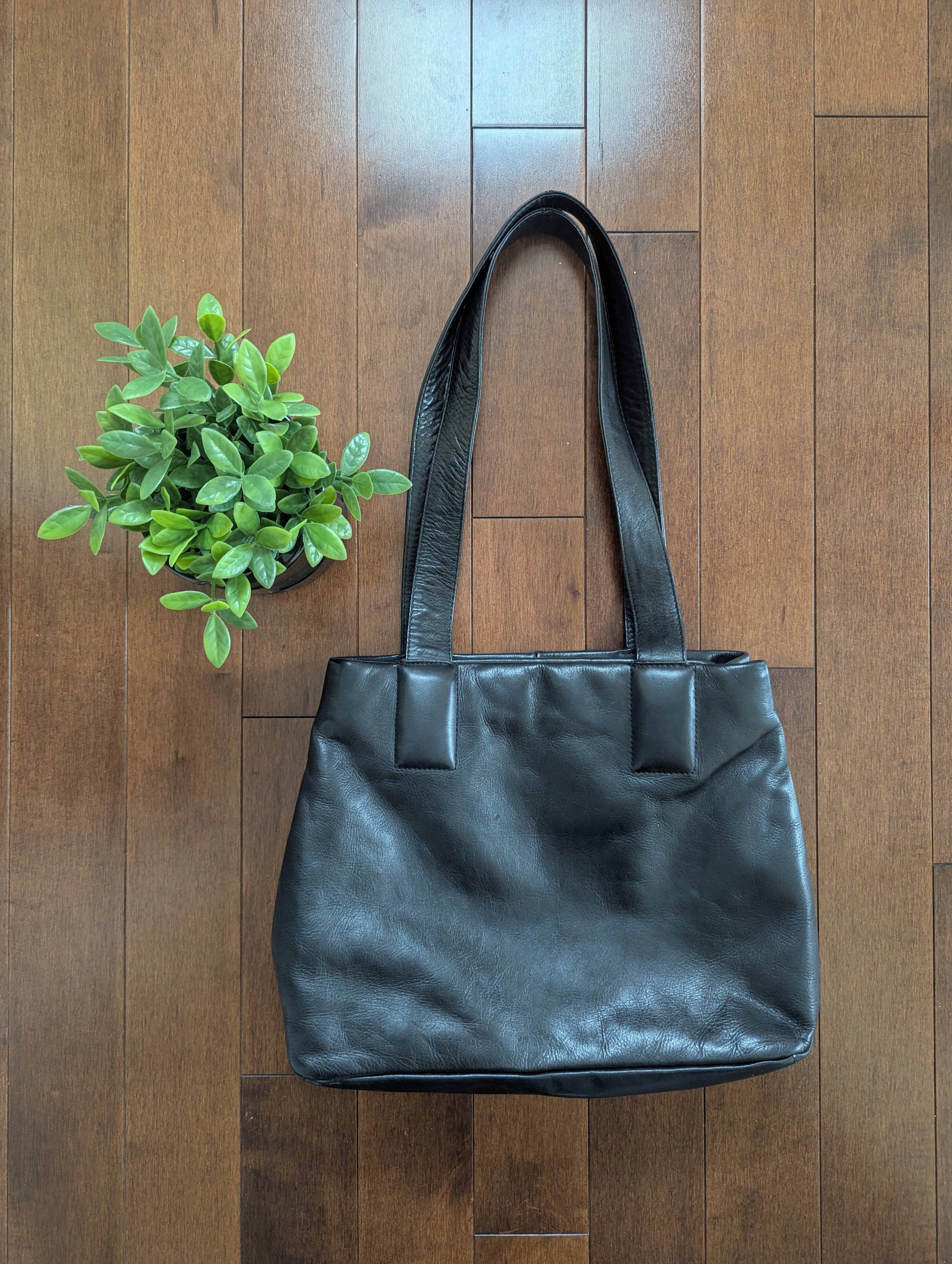 DANIER VINTAGE BLACK LEATHER SHOULDER BAG