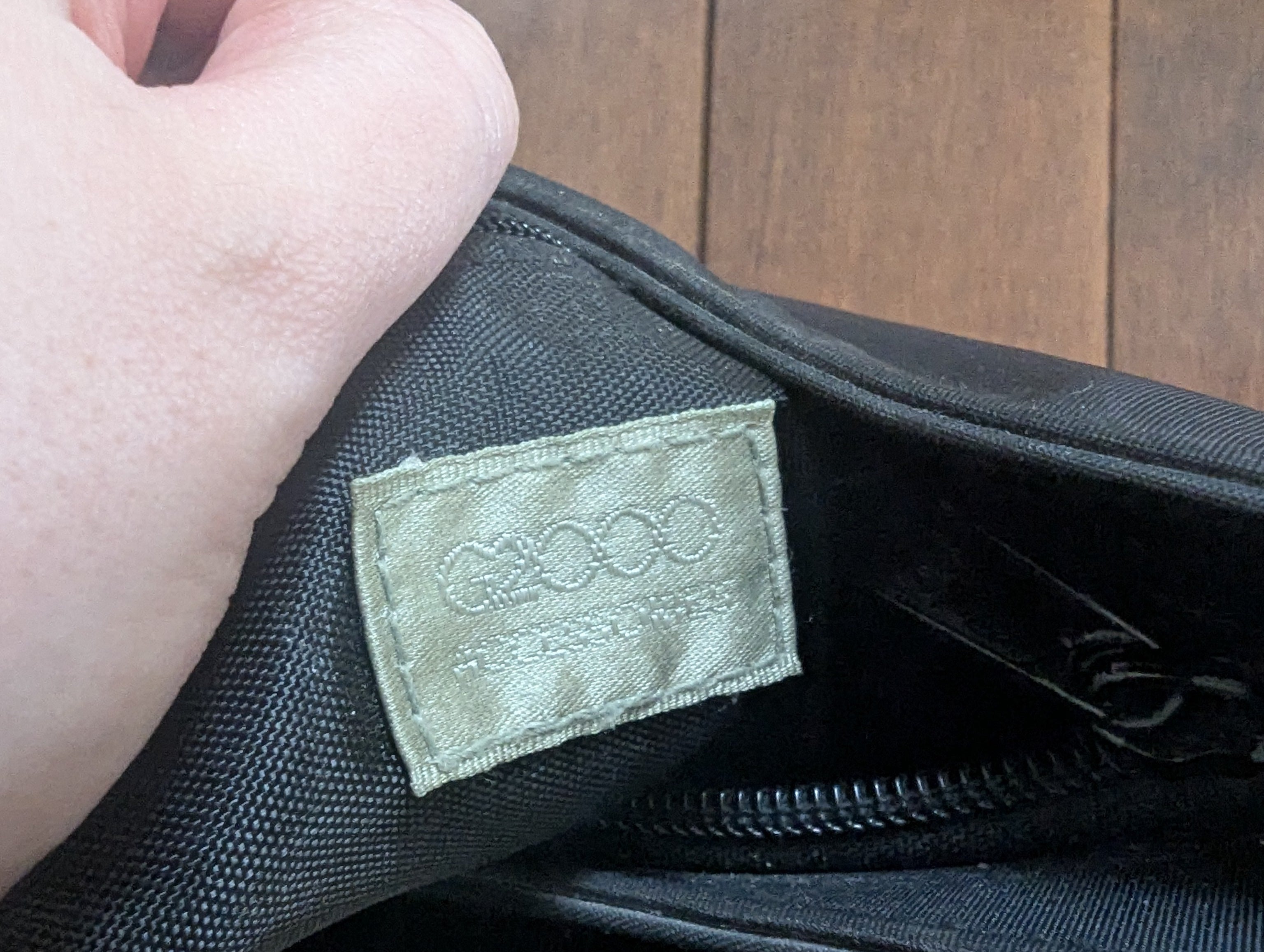 BLACK NYLON VINTAGE Y2K SHOULDER BAG