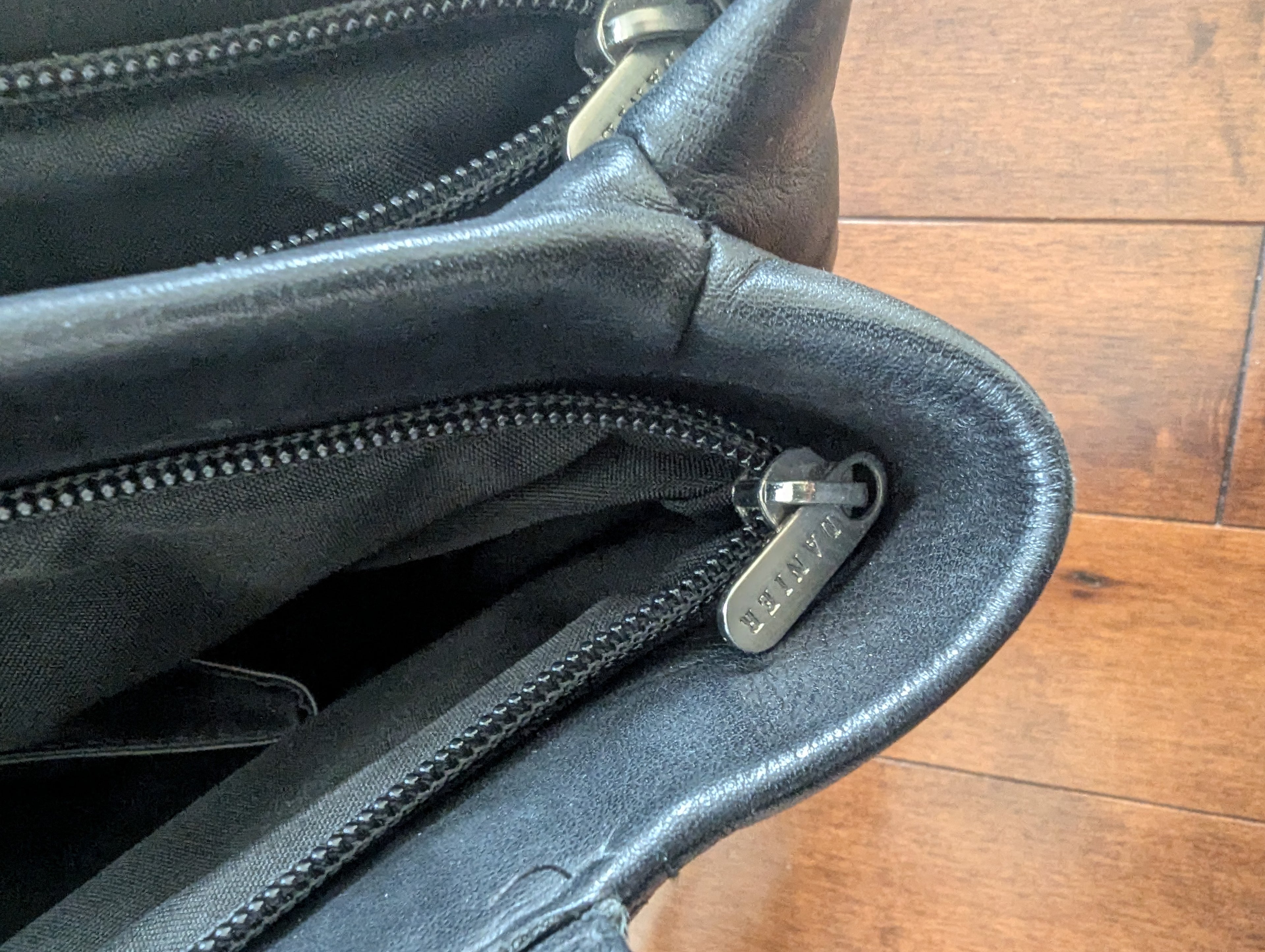 DANIER VINTAGE BLACK LEATHER SHOULDER BAG